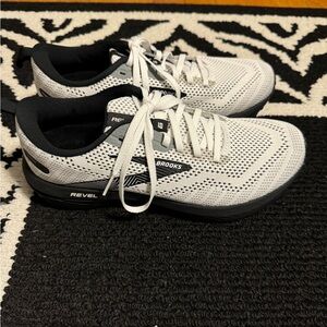 Brand NWT Brooks Revel 6,  Women’s Sneakers!! Size 8.5!! Never been worn!!
